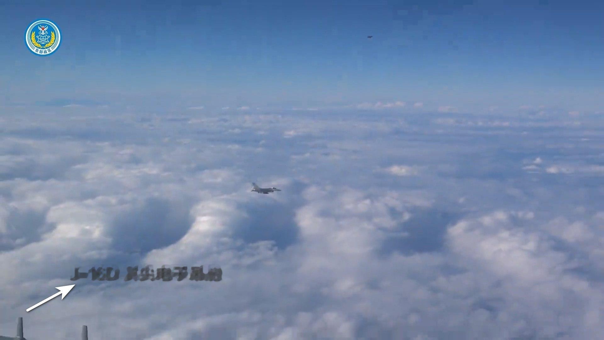 J-16D拍摄台湾 F-16V 6655号机，对新竹空军基地进行光电观测，不止台