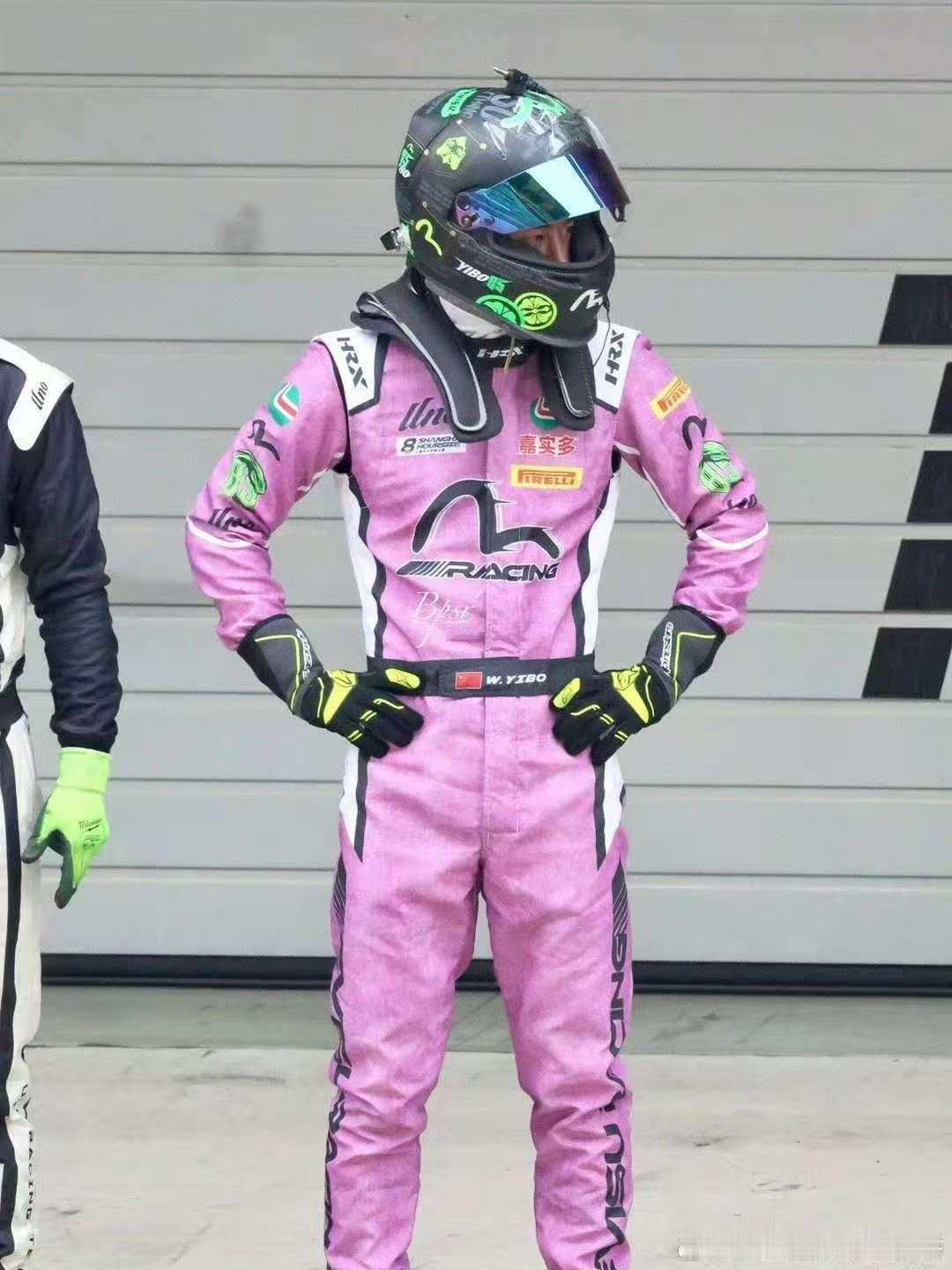 王一博第一节练习赛结束王一博第一节练习赛路透王一博第一节练习赛结束，帅，[赢牛奶