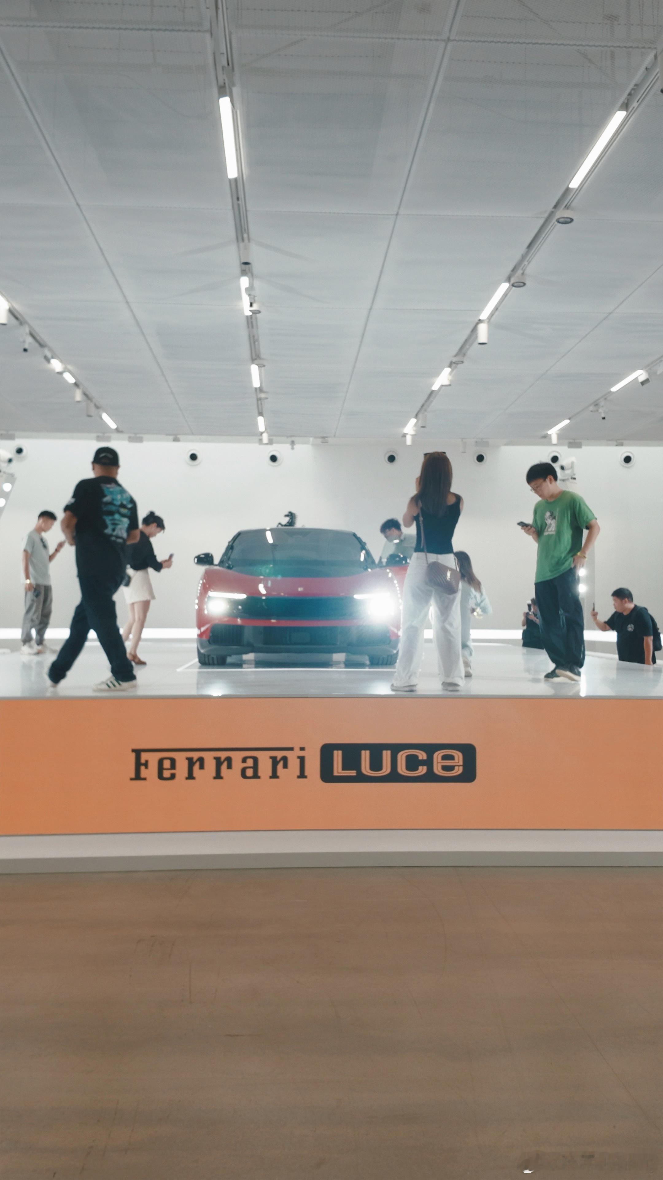 来几张靓照法拉利首台电动跑车LUCE 法拉利新能源汽车