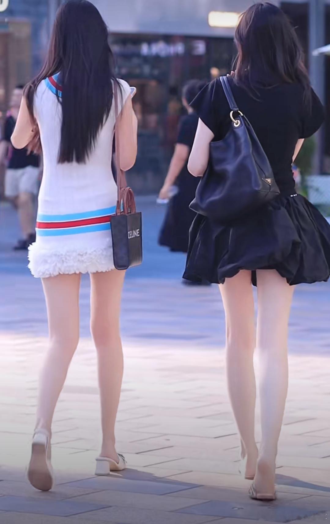 洋洋高锐·霞衣、吗◎绿树映眼帘小径入花丛◎霞衣绕山峰芳心听蝉音◎清风徐徐来白云渺