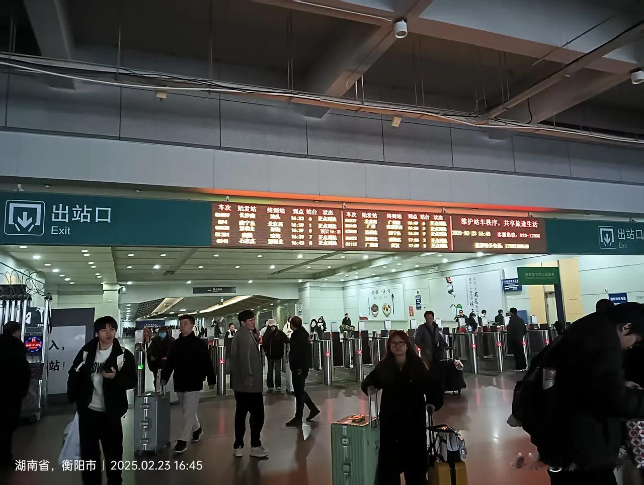 衡阳东站旅客创纪录！据悉，为期40天的春运，衡阳东站累计发送旅客86.9万人次，