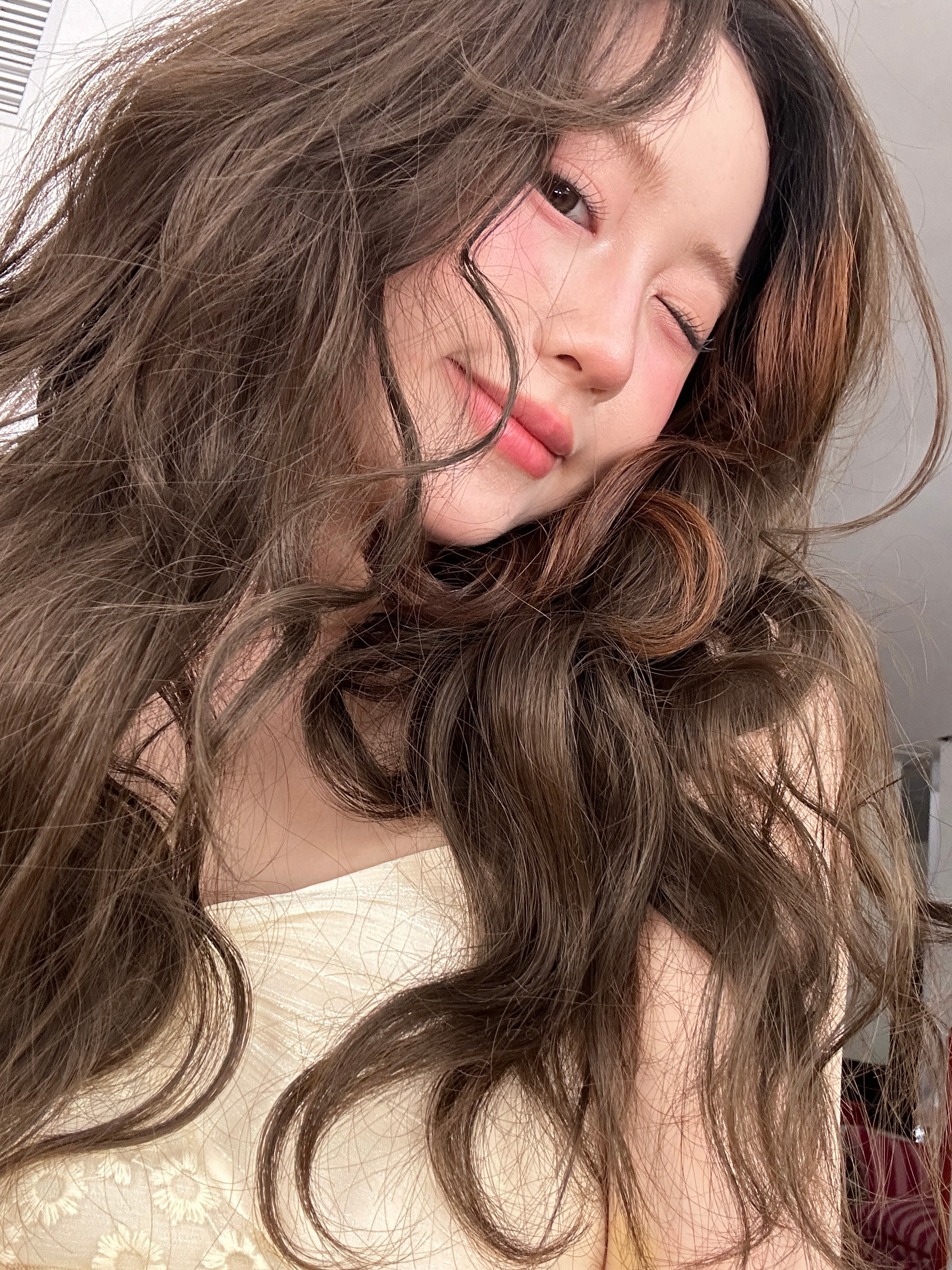 觉得自己超级漂亮 胖了25斤依然美到爆炸今天一点都不emo！！！ ​​​