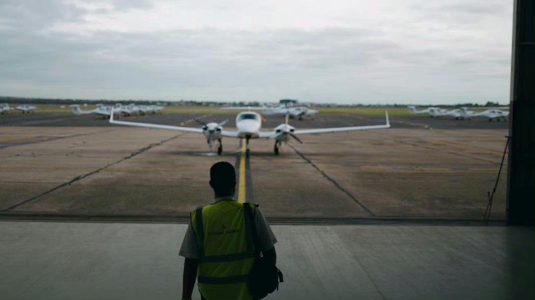 #29岁北京小伙不做码农做机长#那句话说的真的很对，只要有梦想谁都了不起，他在向