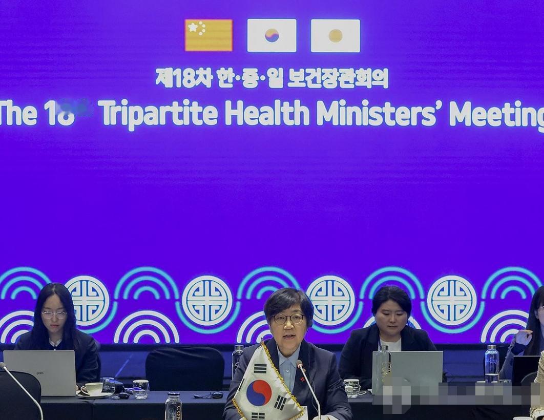 高市早苗言论风波后，中日韩三国第一次联合声明，看出两个动向
高市早苗那边闹得那么