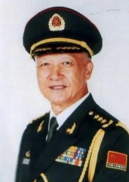 他出任47军军长，把附近能买到的茅台酒全买下来，敬给突击队员，说喝完这杯，活着回