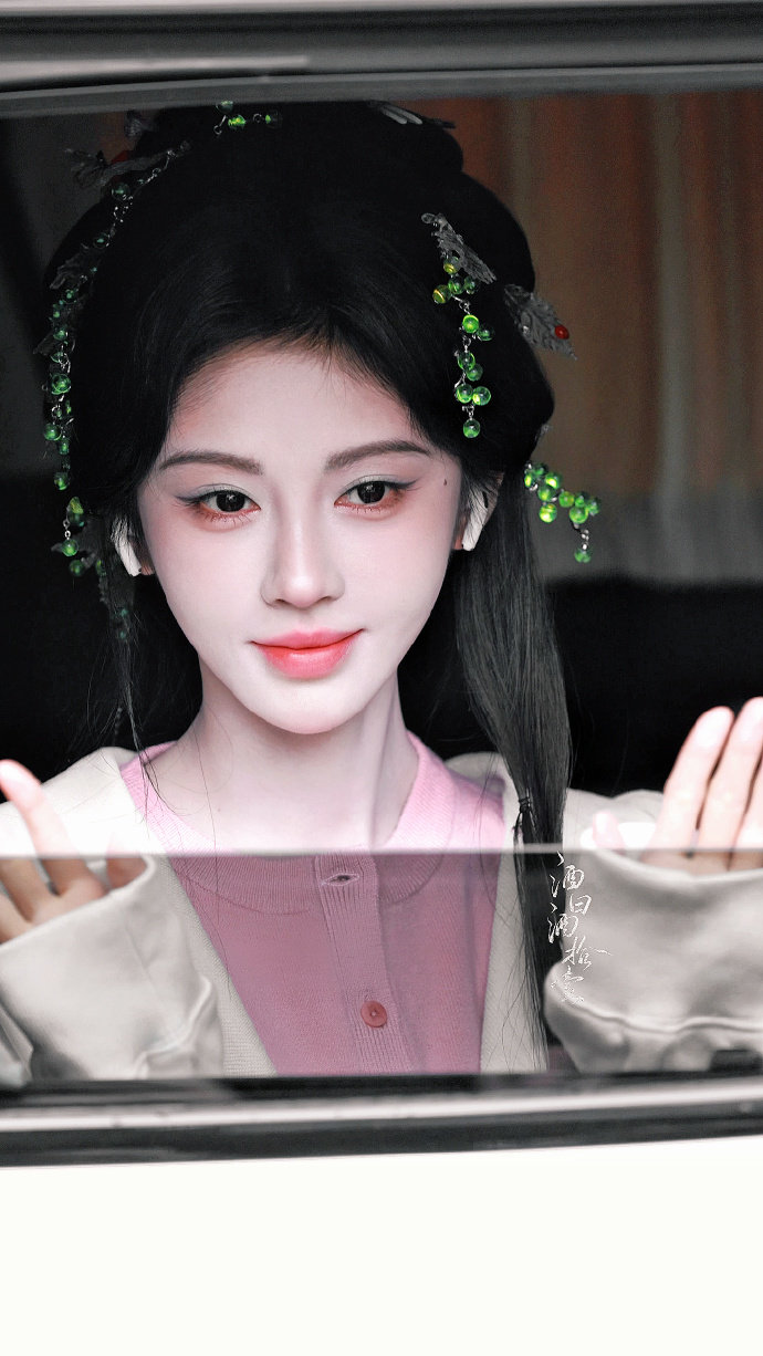 鞠婧祎阿黛新造型出妆，鞠婧祎蓝色花钿戏曲妆，好生美貌的小鞠上线，每一次出妆都很惊