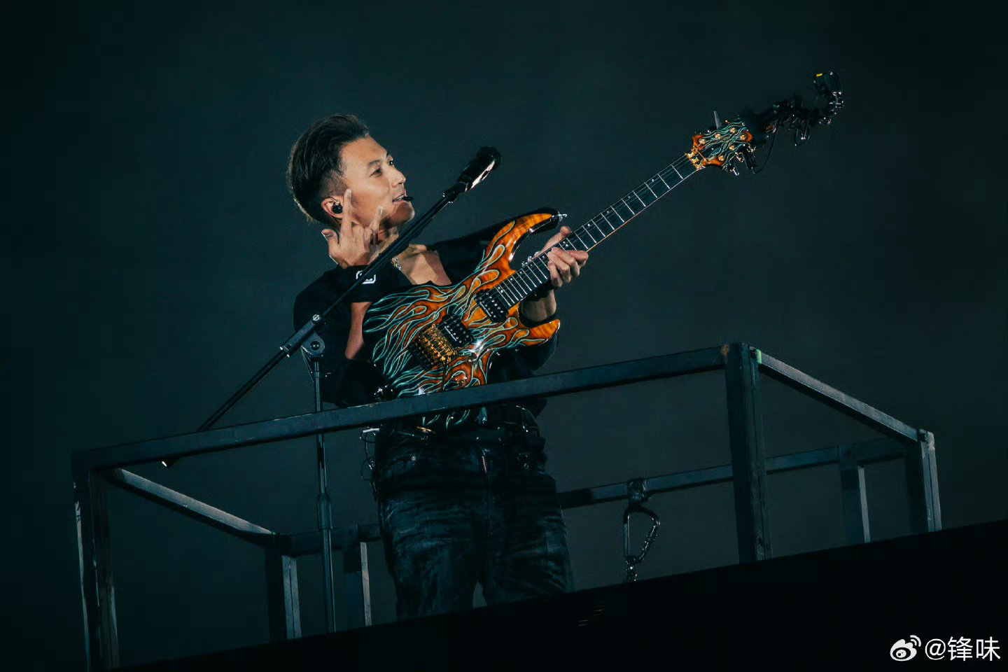 谢霆锋晒照告别深圳演唱会 谢霆锋晒照告别深圳演唱会 谢霆锋说谢谢你深圳我们武汉继