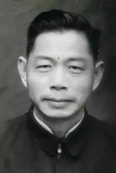 1980年，我国洲际导弹首次发射，但计算弹头的落脚点却难住了众多科学家，一位扫了