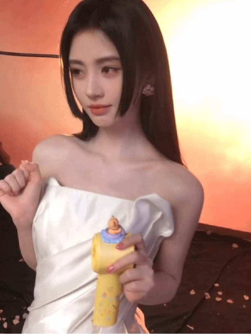 刷到不要无视，妈妈长寿健康 鞠婧祎