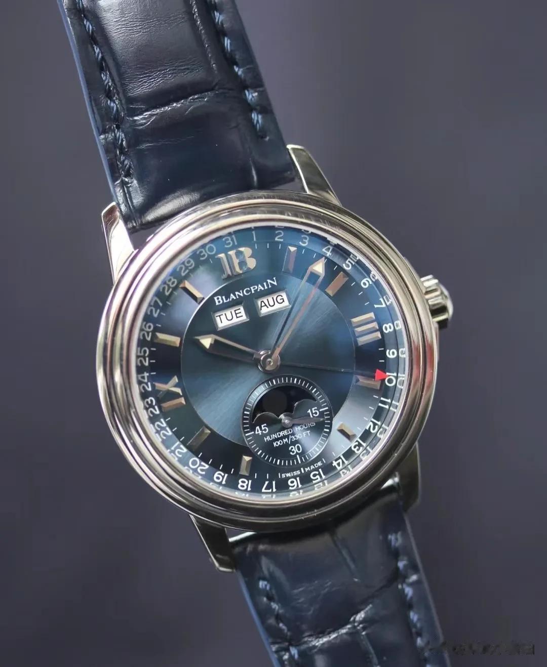  1990年代，宝珀全历经历了首次更新，采用F.Piguet 1150机芯为基础