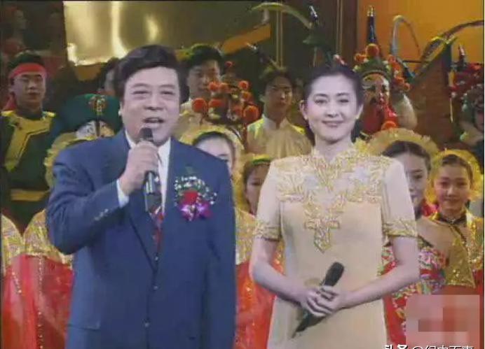 “赵忠祥瞒着妻子与我发生关系多年，并有特殊癖好，令我身心受到严重伤害！”2004