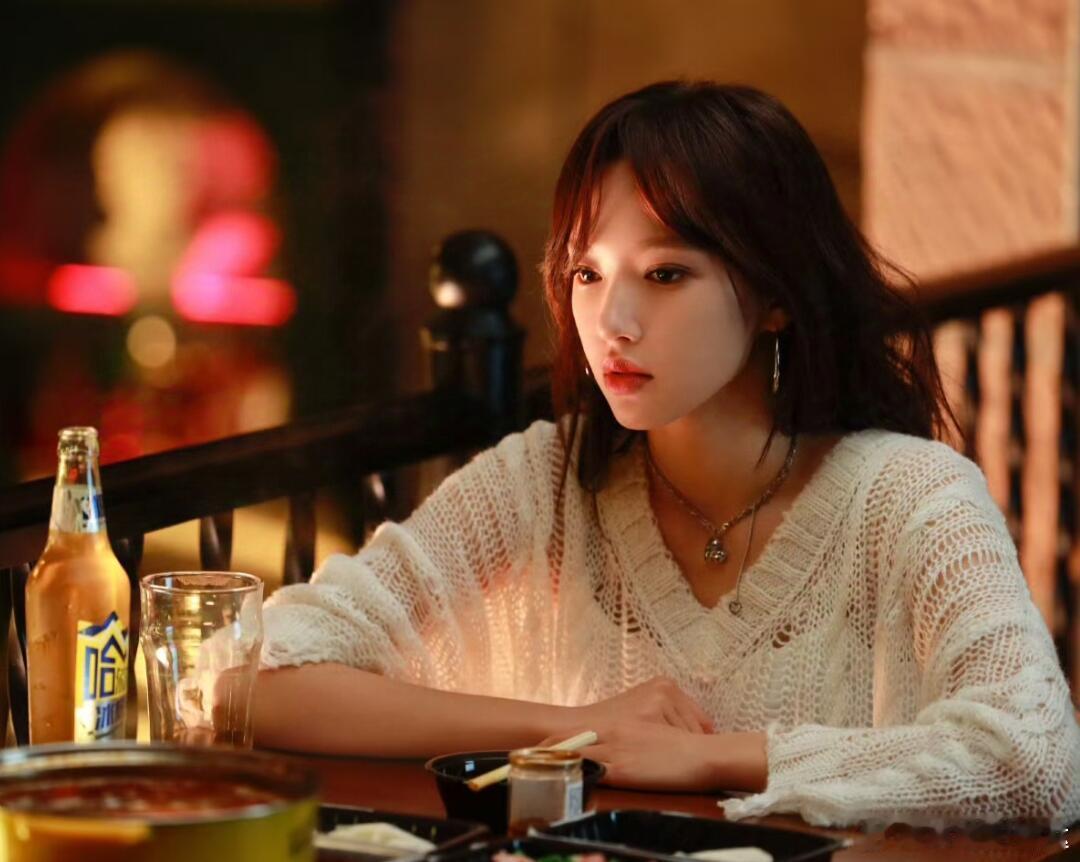 程潇演技 从冷艳酒吧老板娘到隐忍母亲，程潇两部剧切换自如，一个眼神藏尽情绪，进步