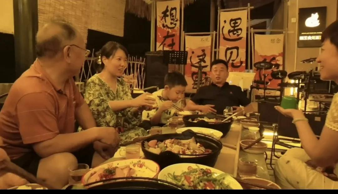 当前对违规吃喝问题的整治，核心在于精准区分违规与正常餐饮活动的界限，既要坚决刹住
