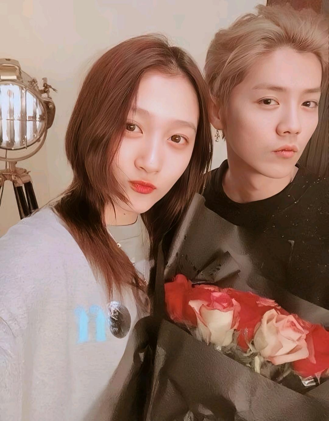 关于鹿晗和关晓彤的恋情，
真是比悬疑剧还精彩，
前脚刚有博主爆料两人已经悄悄和好