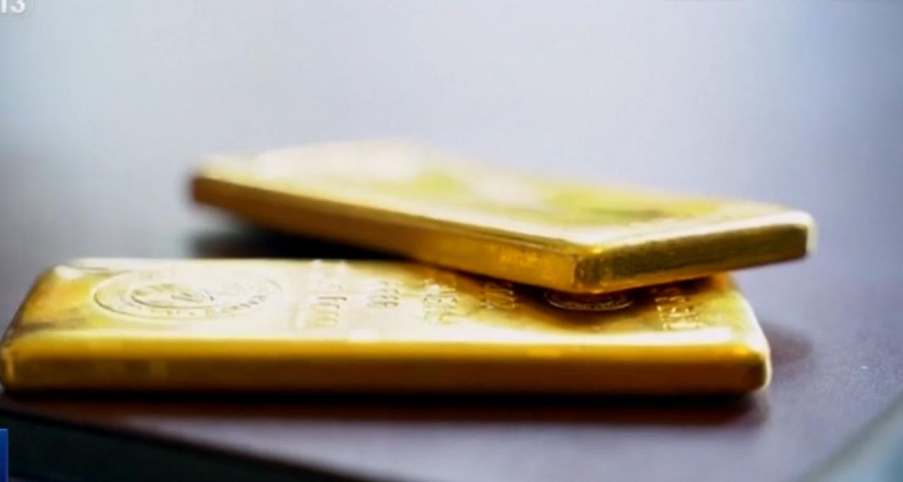 黄金与白银作为传统硬通货，始终是全球资产配置的重要标的。画面中色泽鲜亮的金条与刻