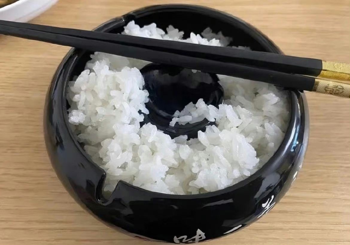 当家里碗不够时妈妈拿烟灰缸给我用确认是亲生的[苦涩] ​​​
