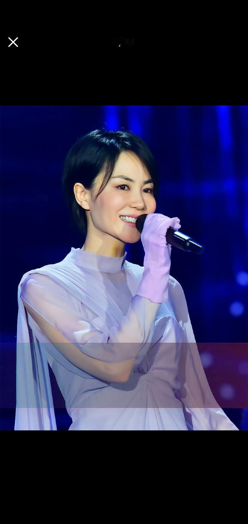 王菲好久没开演唱会了。
每次被人提起来，总有人说她是过气了，或者嗓子不行了。
但