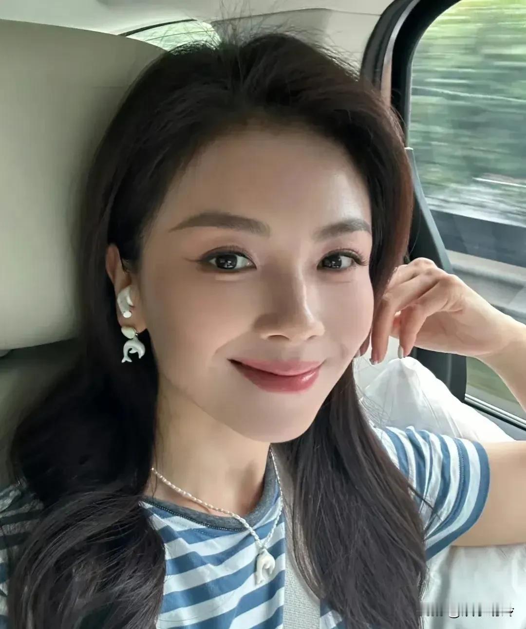 天哪，她是照着宋慧乔去科技改造的吧？

现在的她，越来越不像从前的自己，怎么看都