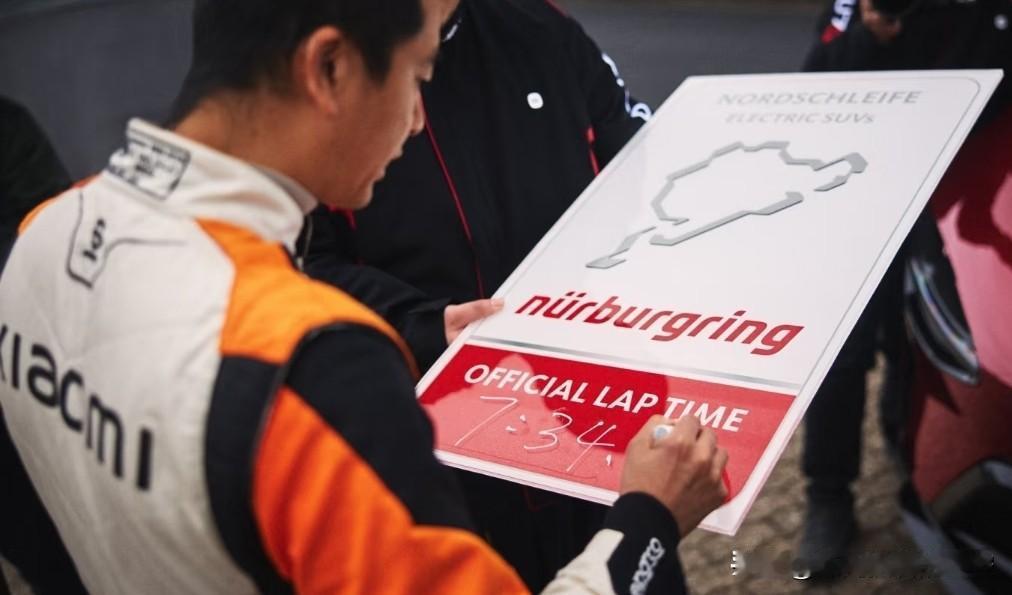 雷军又封神了！7分34秒931，小米YU7 GT刷新纽北SUV圈速纪录

最近，