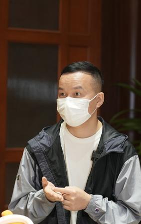 上官正义再次立大功！

9月22号早，上官正义自己爆料，他耗了整整四个月，他一头