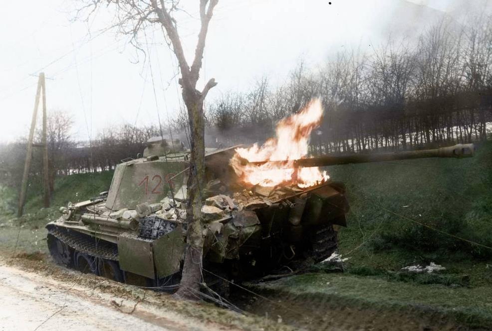 1944 年 12 月 18 日，比利时克林克特地区，一辆隶属于党卫军第 12 