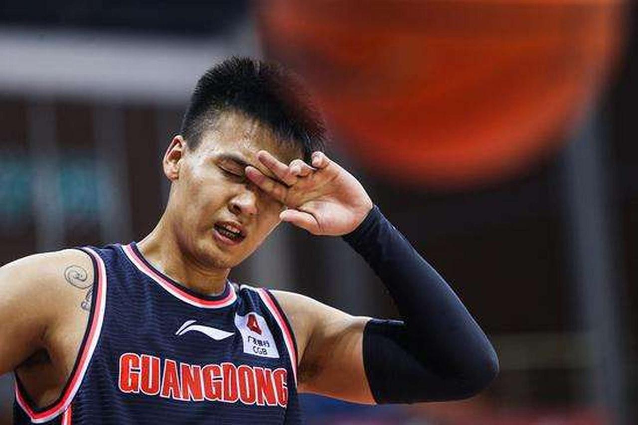 广东该彻底清洗2人！一个赵睿！一个任骏飞！只要任何一个在场上，整队就不会打了。
