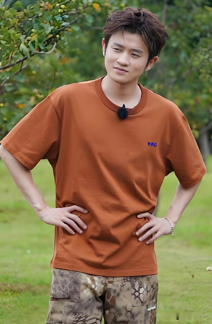 范明的祁徳耀演得好，

林永健的杨凡虎演的也好，

可比起这两位老戏骨，非科班出