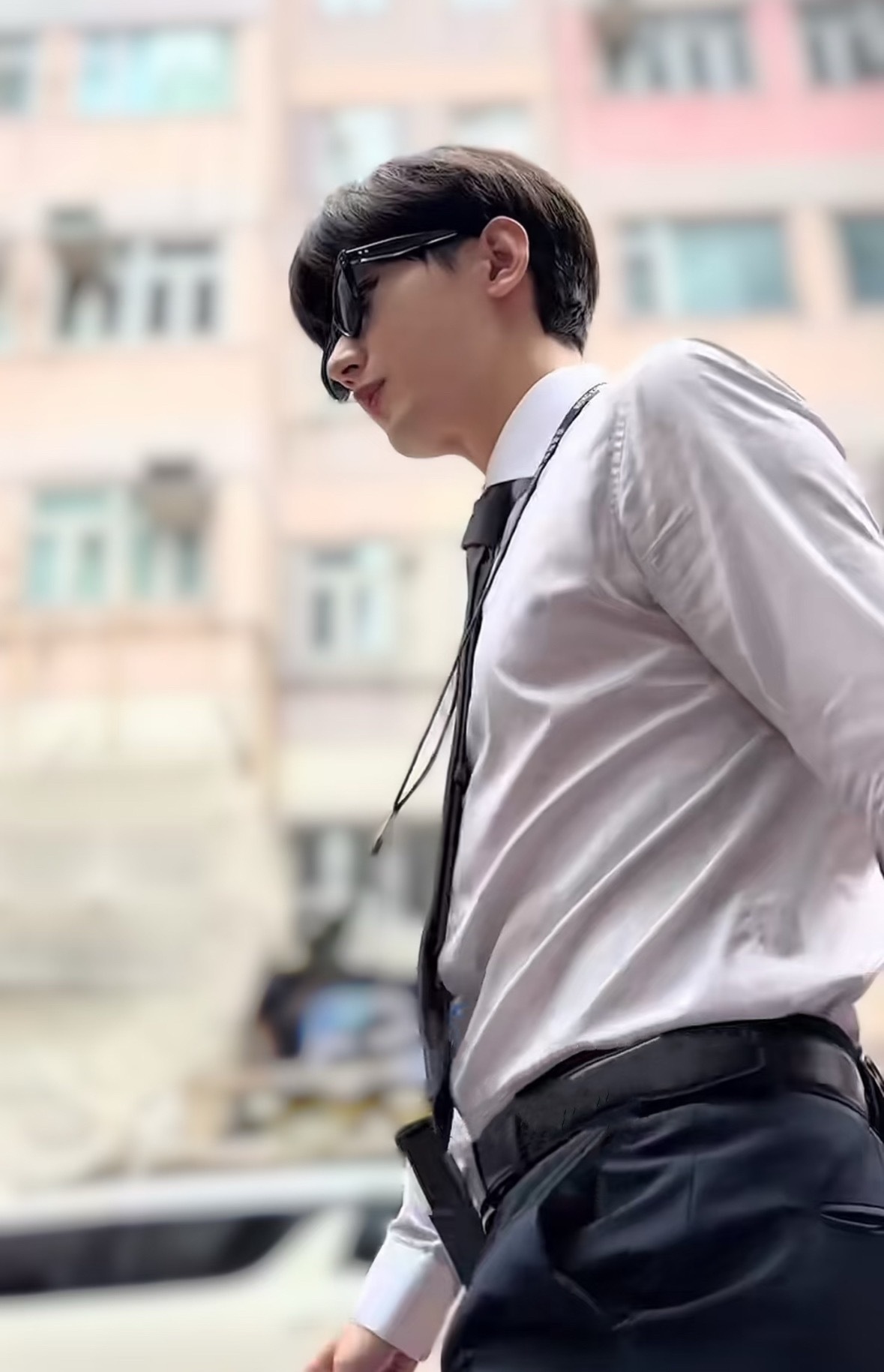 也就你能扛住这死亡角度吧！还那么那么帅