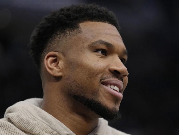 筹码好商量，不承诺续约也可以！字母哥最有诚意的下家出现了。

当NBA圈内人普遍