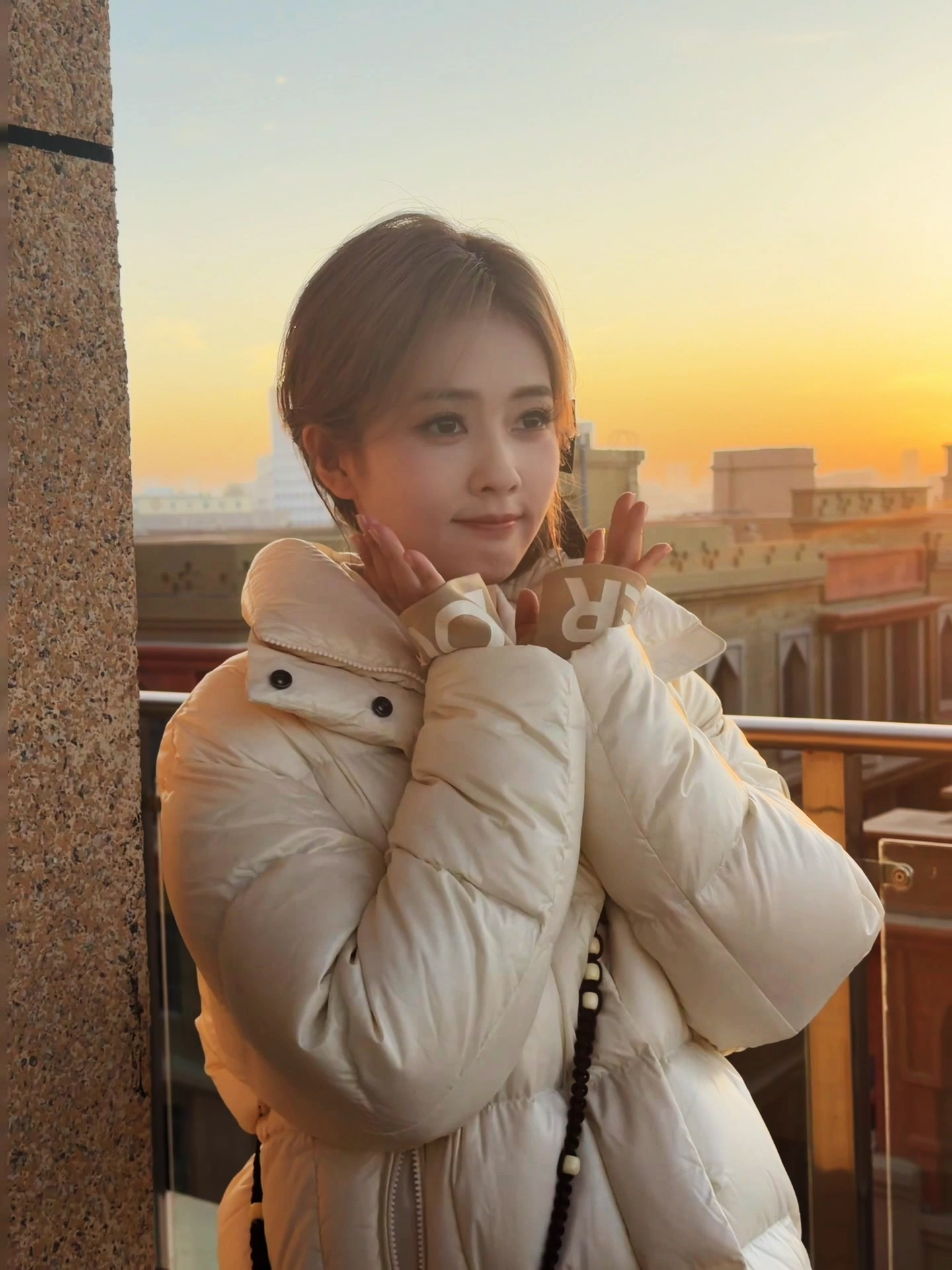 白鹿和十点钟的日出 白鹿和十点钟的日出，白鹿周末惊喜营业，温柔鹿鹿请多多营业啊！