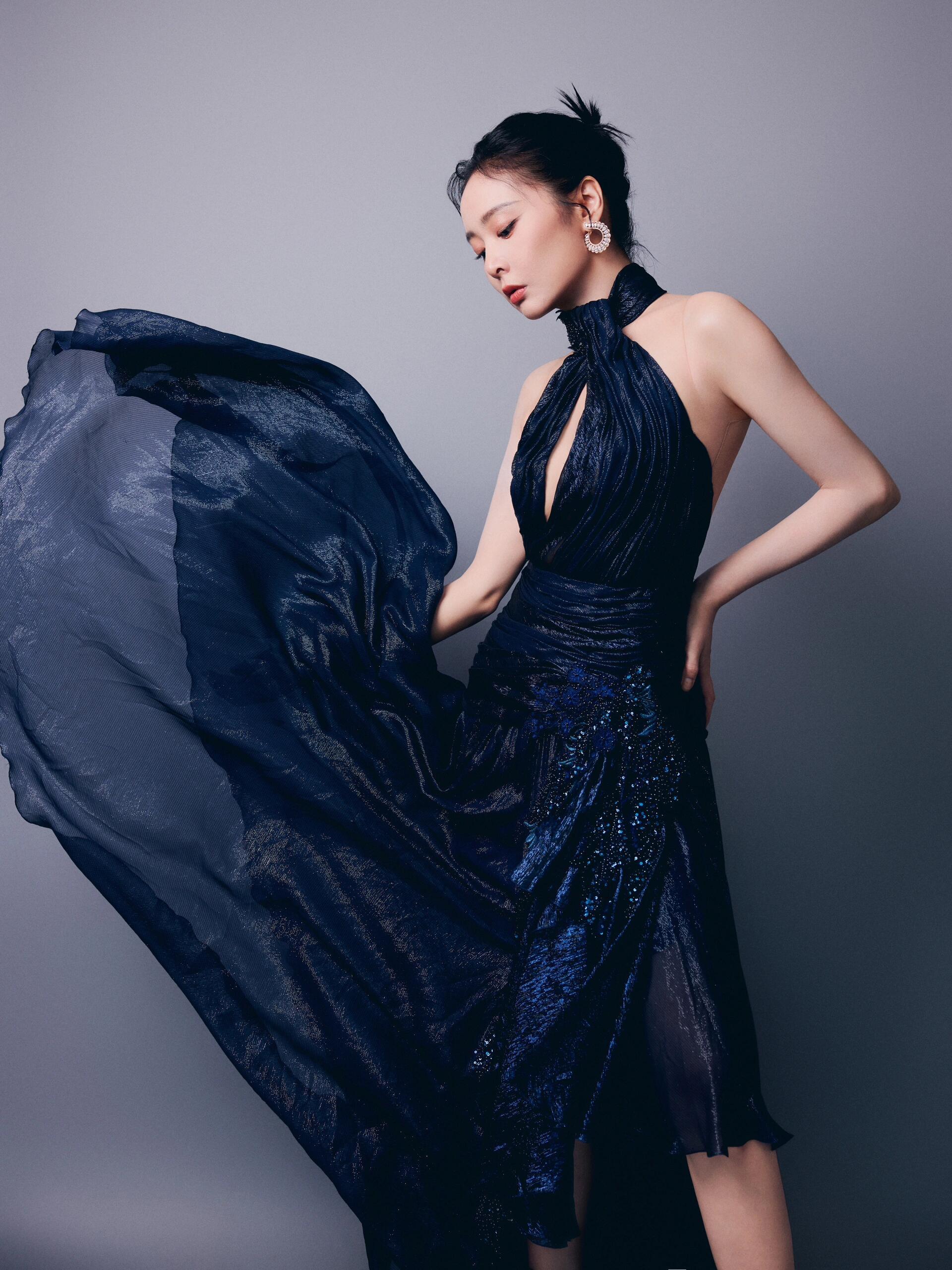 高叶红毯捕手高叶行走的宇宙星图高叶好大气一张脸！在红毯上真的气场全开！ 