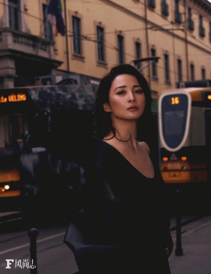 蒋勤勤淡淡的就会顺顺的蒋勤勤这松弛感夯爆了蒋勤勤米兰封面大片氛围感直接拉满✨每一