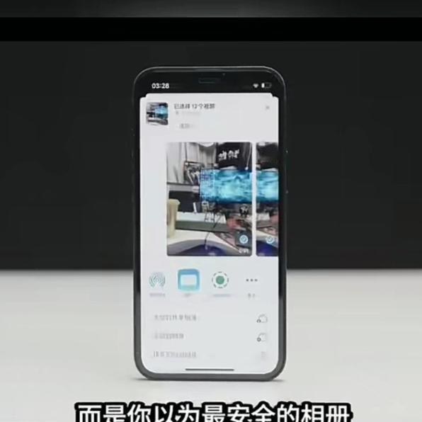 没想到手机里的相册
居然比聊天记录还危险
这不是危言耸听，据称其实是因为每拍摄一