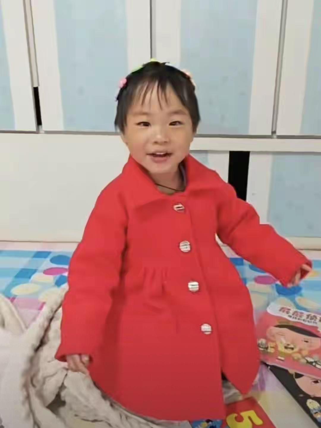 辽宁朝阳4岁女童在地头失踪，家属：孩子本来在车里睡觉，发现不见时车窗被打开，当地