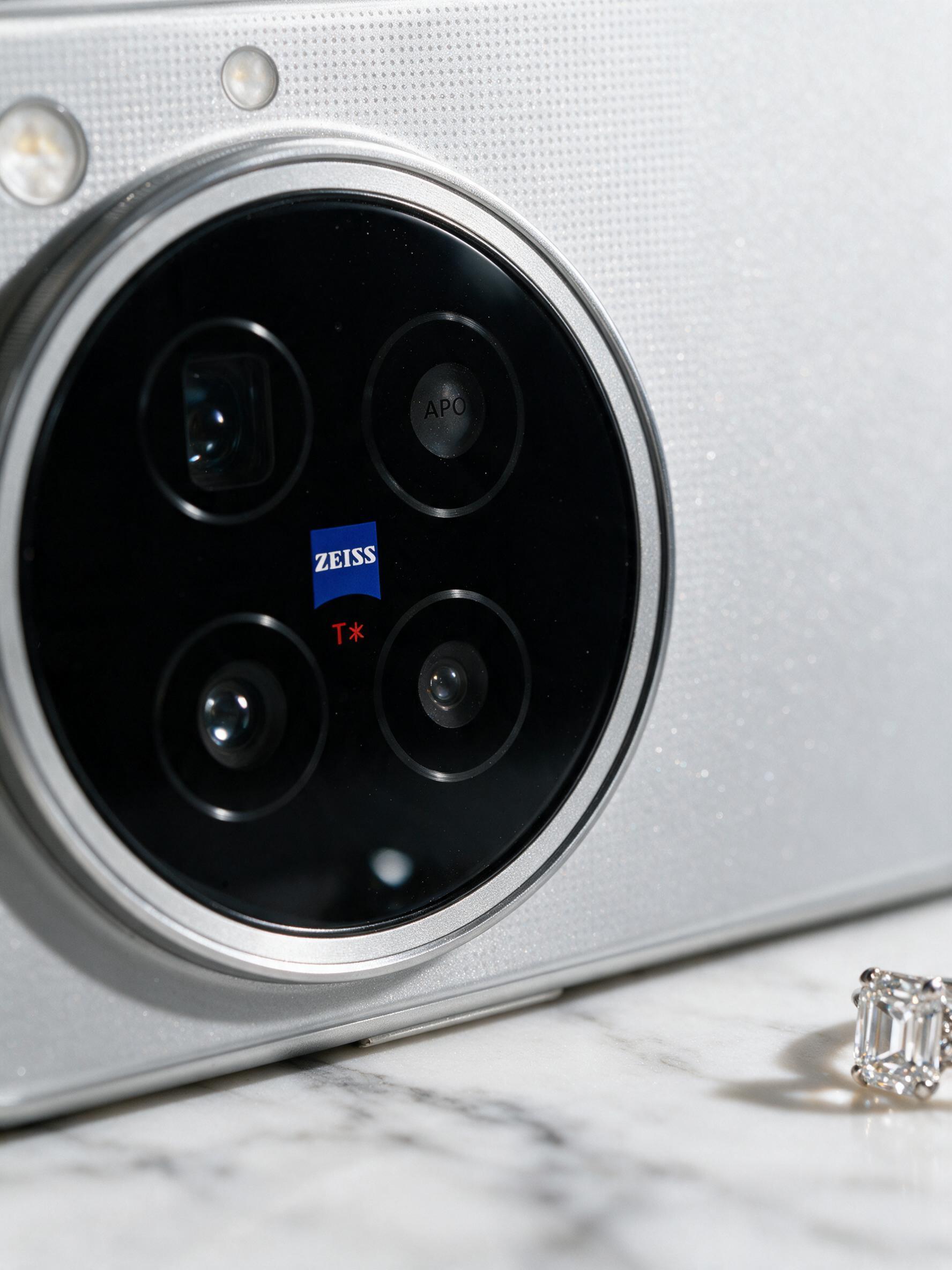 vivo X500 Pro这个大地回声配色怎么样？有一说一上手才会看出来背板上的