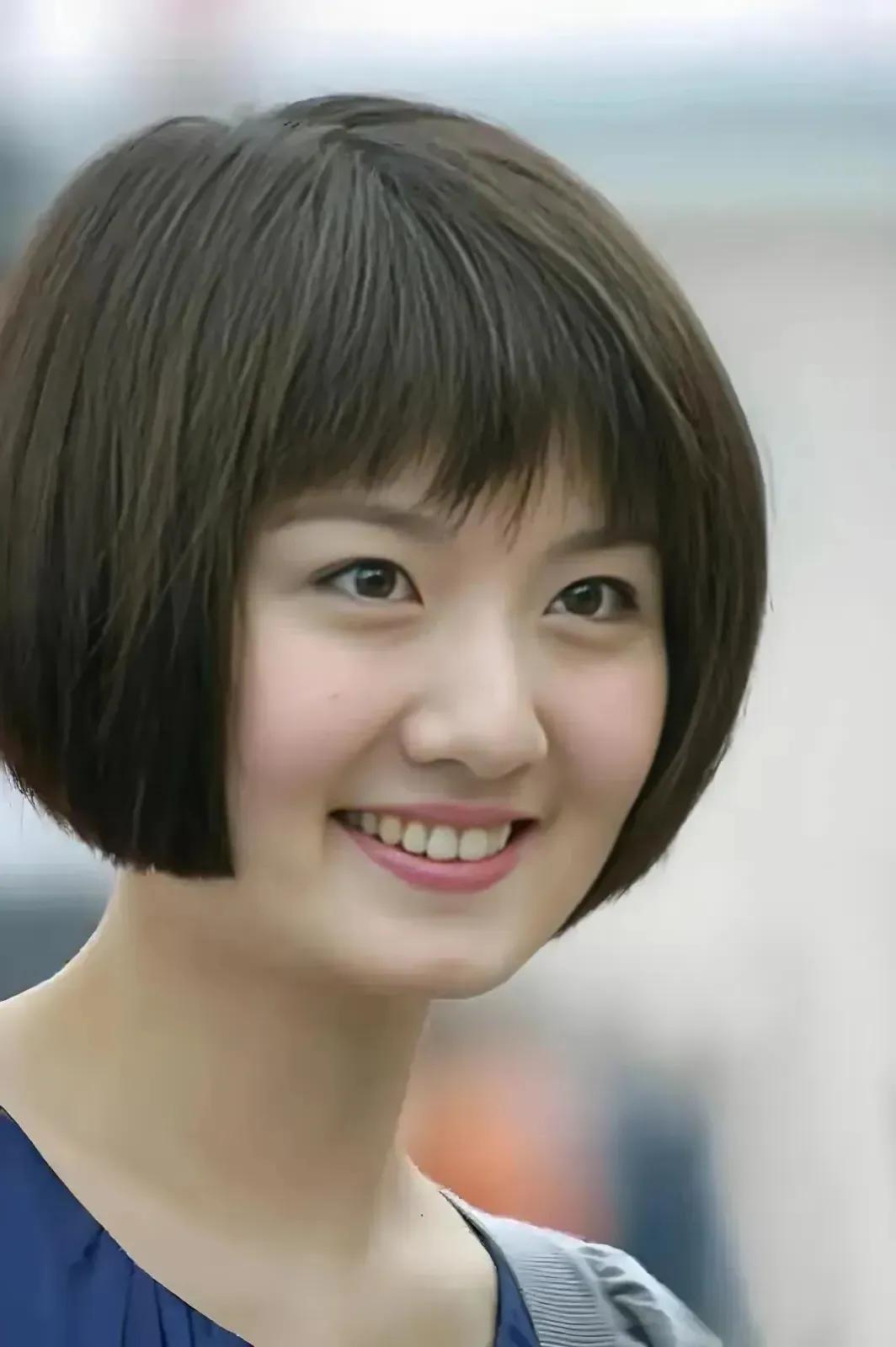 你关注过蒋小涵吗？她是一个很有才艺的美女。她是演员、歌手、主持人，曾参加过两届中