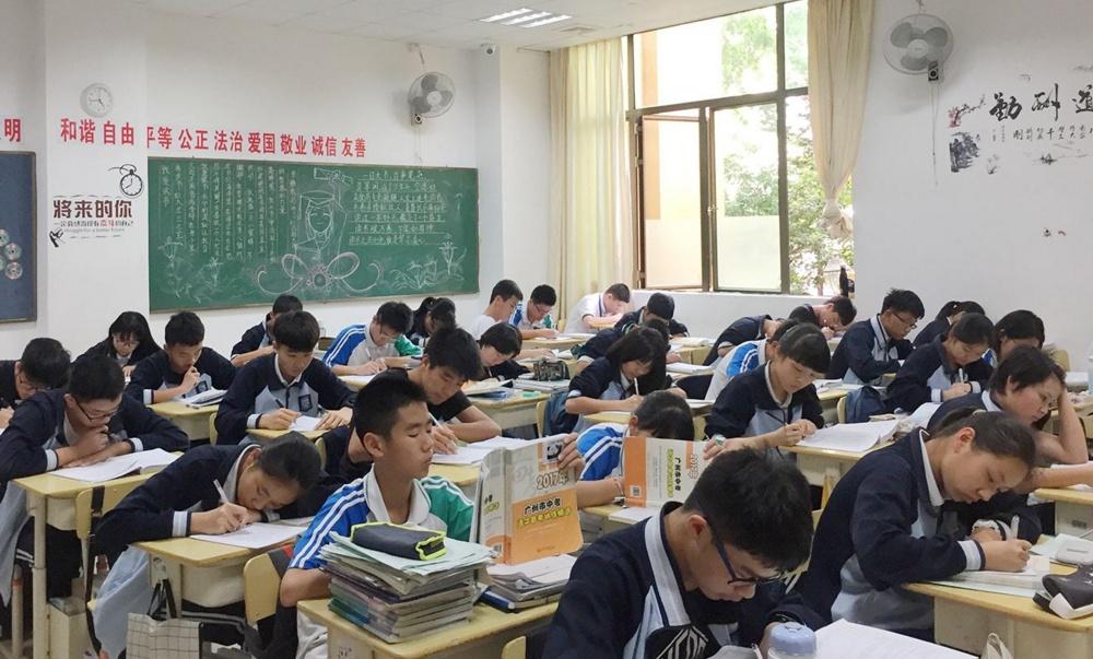 上了初二才懂：中考70%在八年级！做到这几点才不会掉队

中考成绩看初二，跟得上