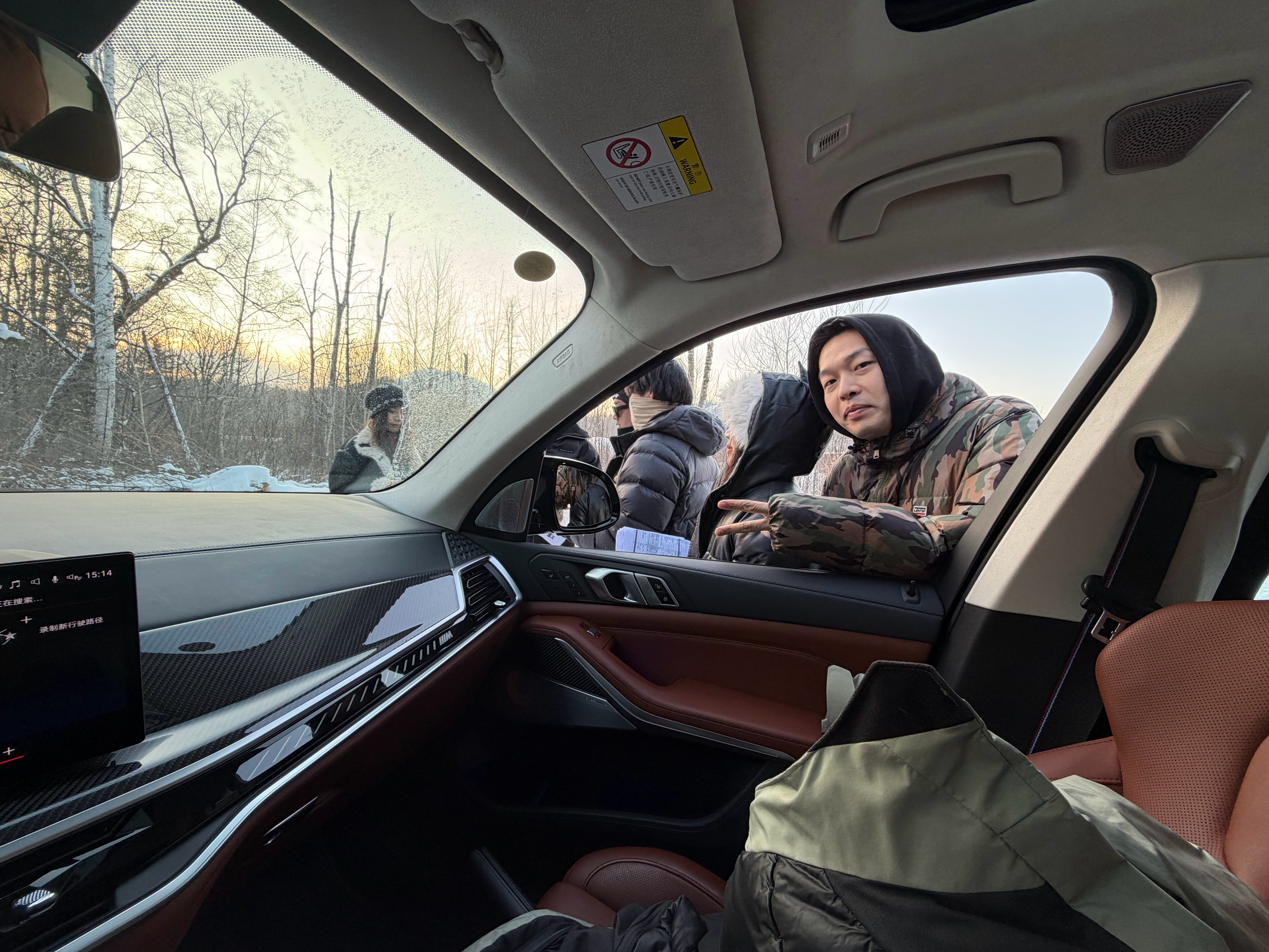 太炸裂了，V8平顺和深厚的动力储备和电动车有什么区别？环保得很啊！德系车