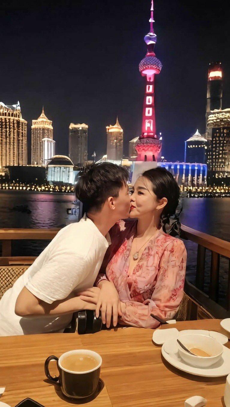 当年很火的毕业男大和风韵犹存的沪上阿姨的故事，现在怎么样了？