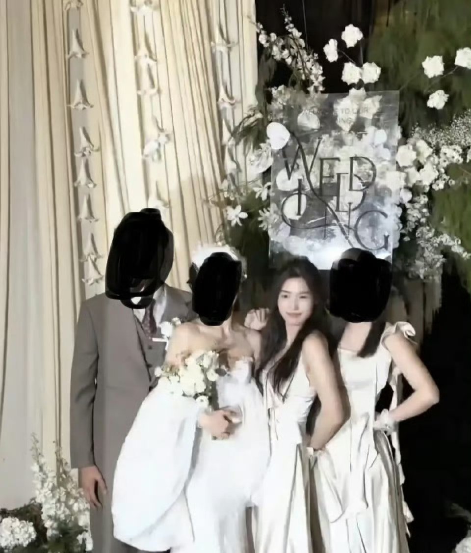 谁能告诉我这位是怎么进入娱乐圈的啊😨粉丝说是让妆...没颜值硬让是吧....这