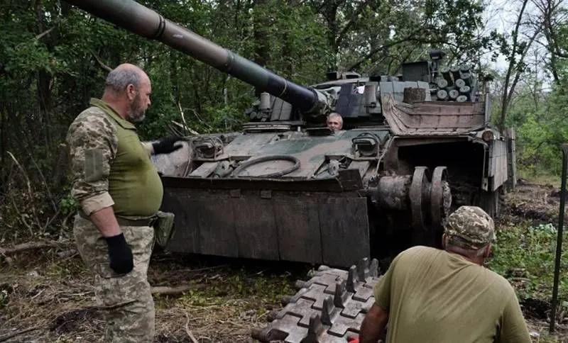 波兰已向乌克兰提供了两个旅的坦克 波兰积极参与乌克兰冲突，武装乌克兰军队，训练乌