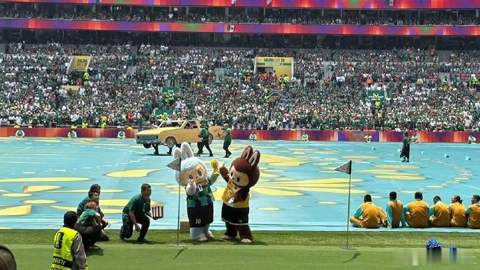 除了中国足球，其他中国元素都进世界杯了。Labubu在美洲火得一塌糊涂。义乌采访