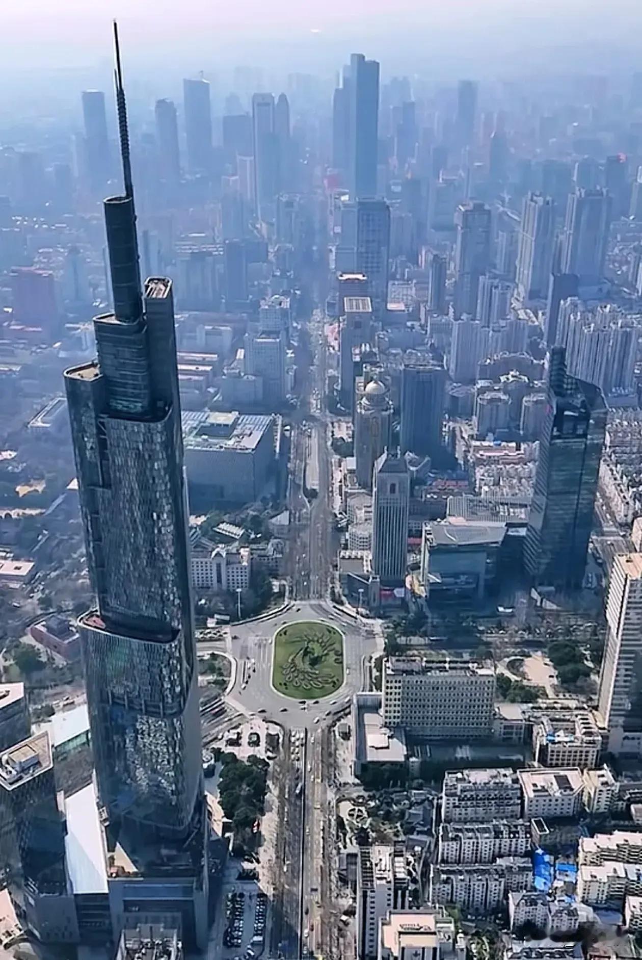 南京和宁波之间的关系确实较为和谐，这在一定程度上反映了两个城市各自的文化特质和城