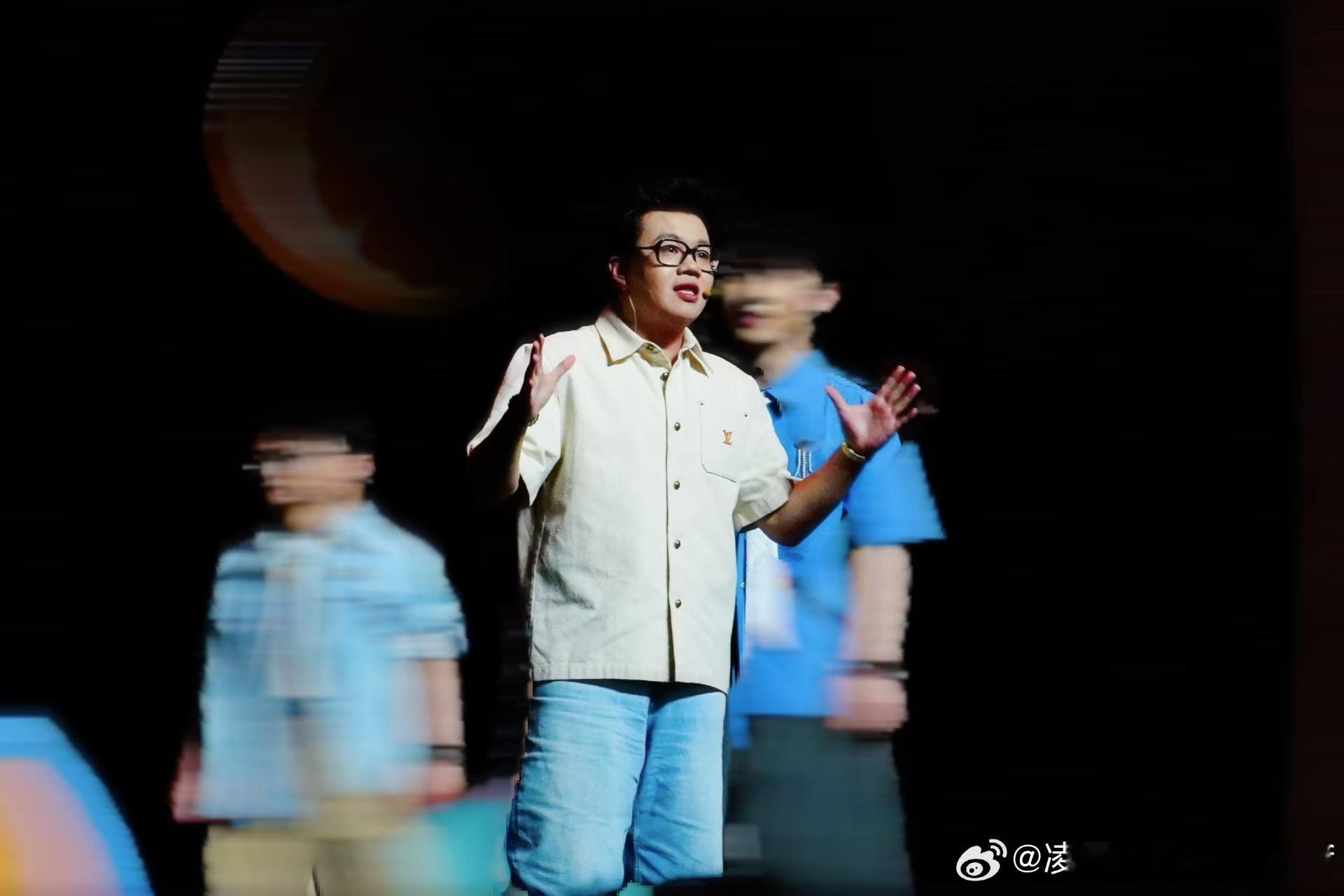 酷酷的滕当导演了 闷声干大事说的就是酷滕吧，悄咪咪就解锁了导演身份，还是古装江湖