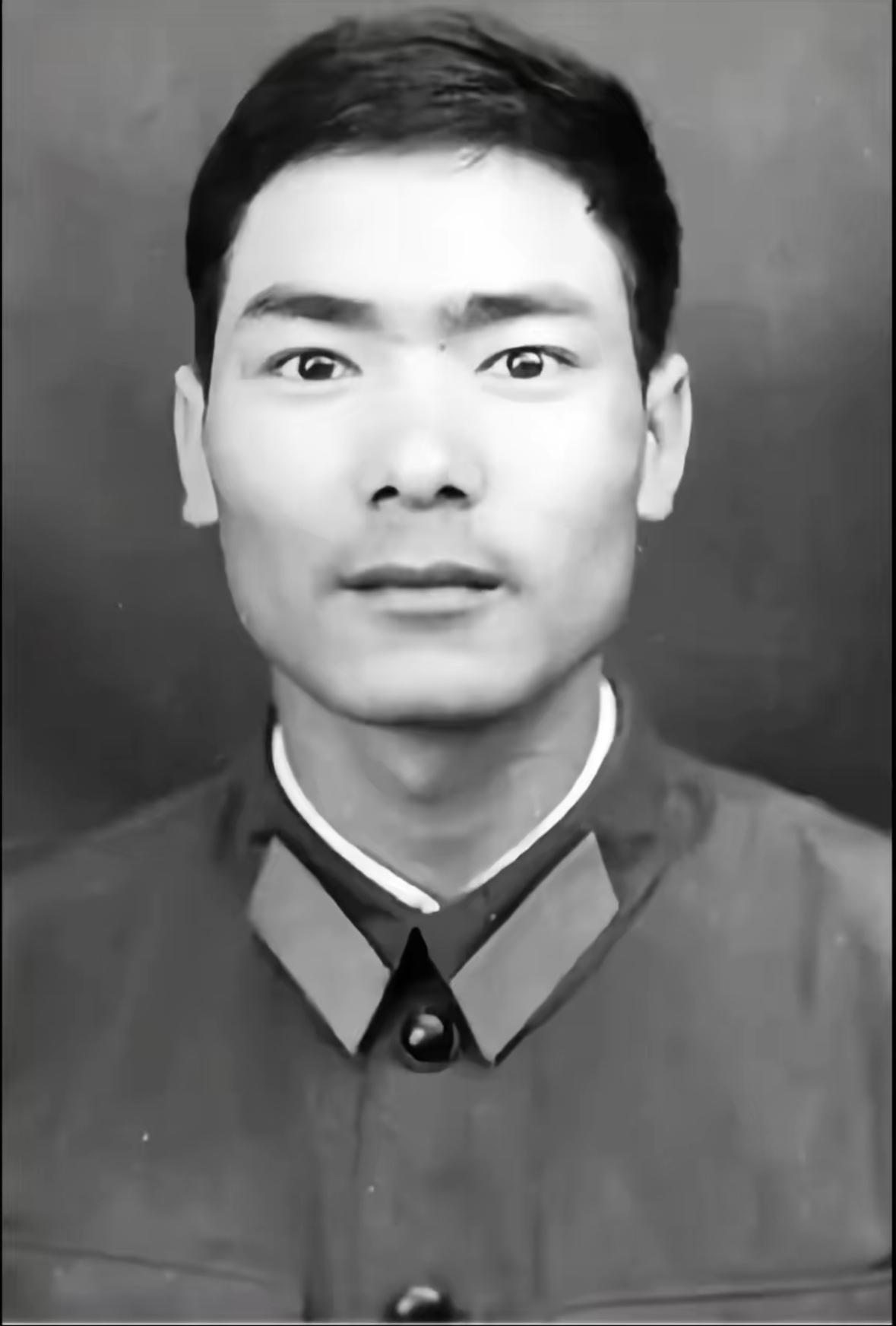 李国文，1962年生于云南临沧，一等功臣、老山十五勇士之一，1981年入伍，生前
