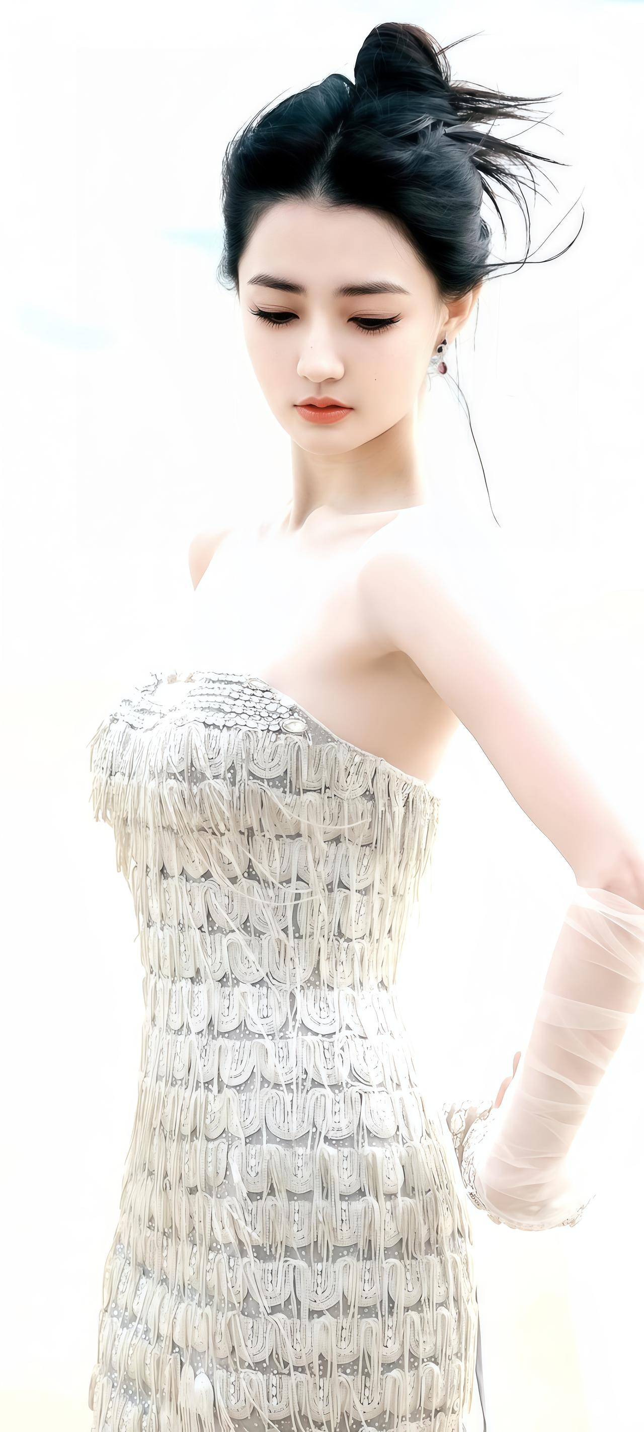 徐璐三亚海边封神！流苏礼裙+冷白皮，美到犯规！

三亚的海风都偏爱美女吧！徐璐这