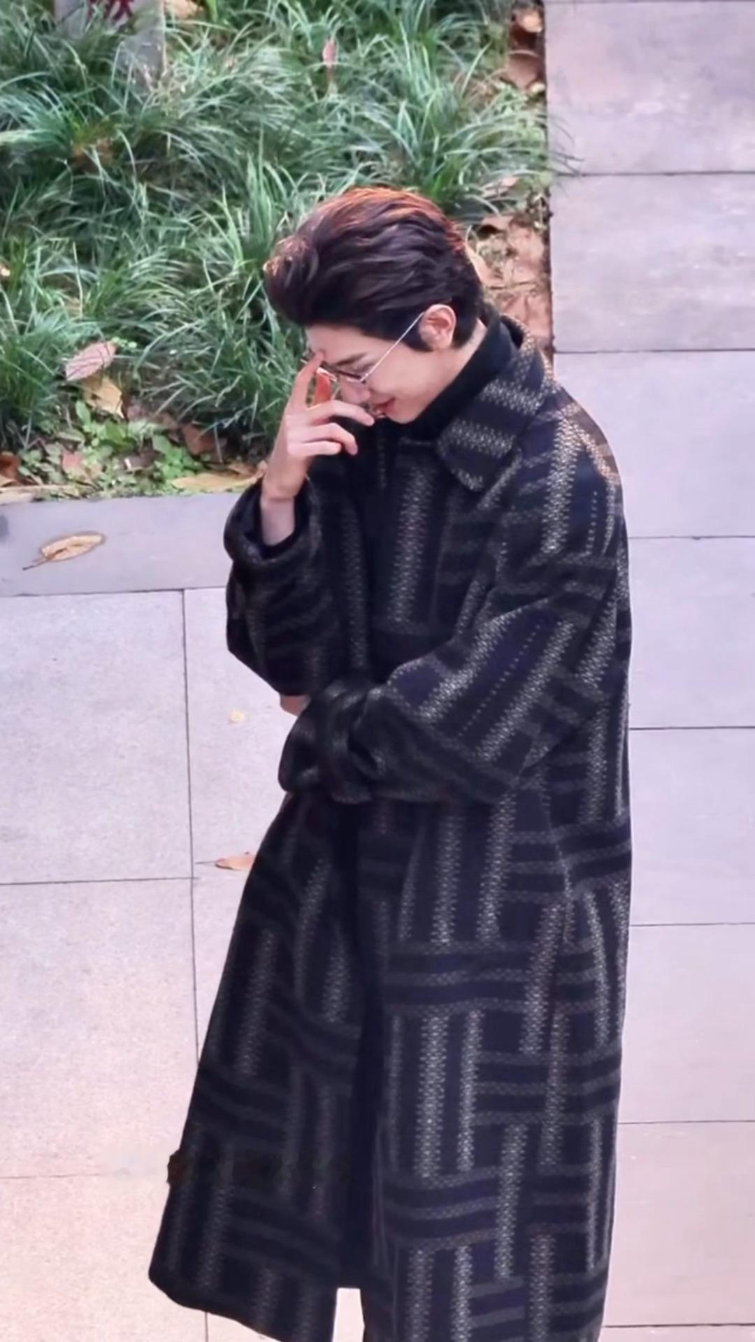 林一乖，先不要阿玛特拉斯了，听话奥林一张静禅版阿玛特拉斯林一穿着霸总的衣服阿玛特