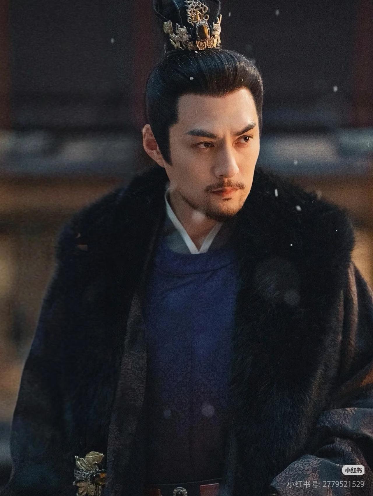 严屹宽年轻的时候平平无奇，
没想到老了却吸引迷妹无数。
我算是看他的电视剧长大的