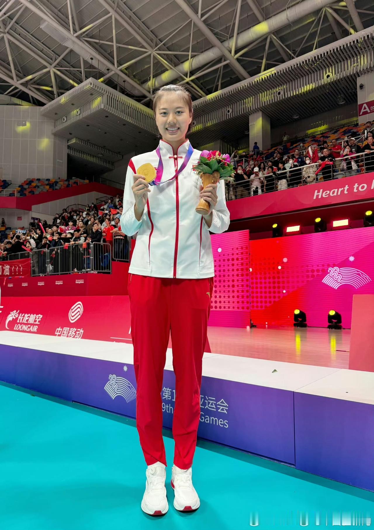 中国女排队长龚翔宇参与全运会澳门赛区的火炬传递，将出任第41棒火炬手，何超琼是3