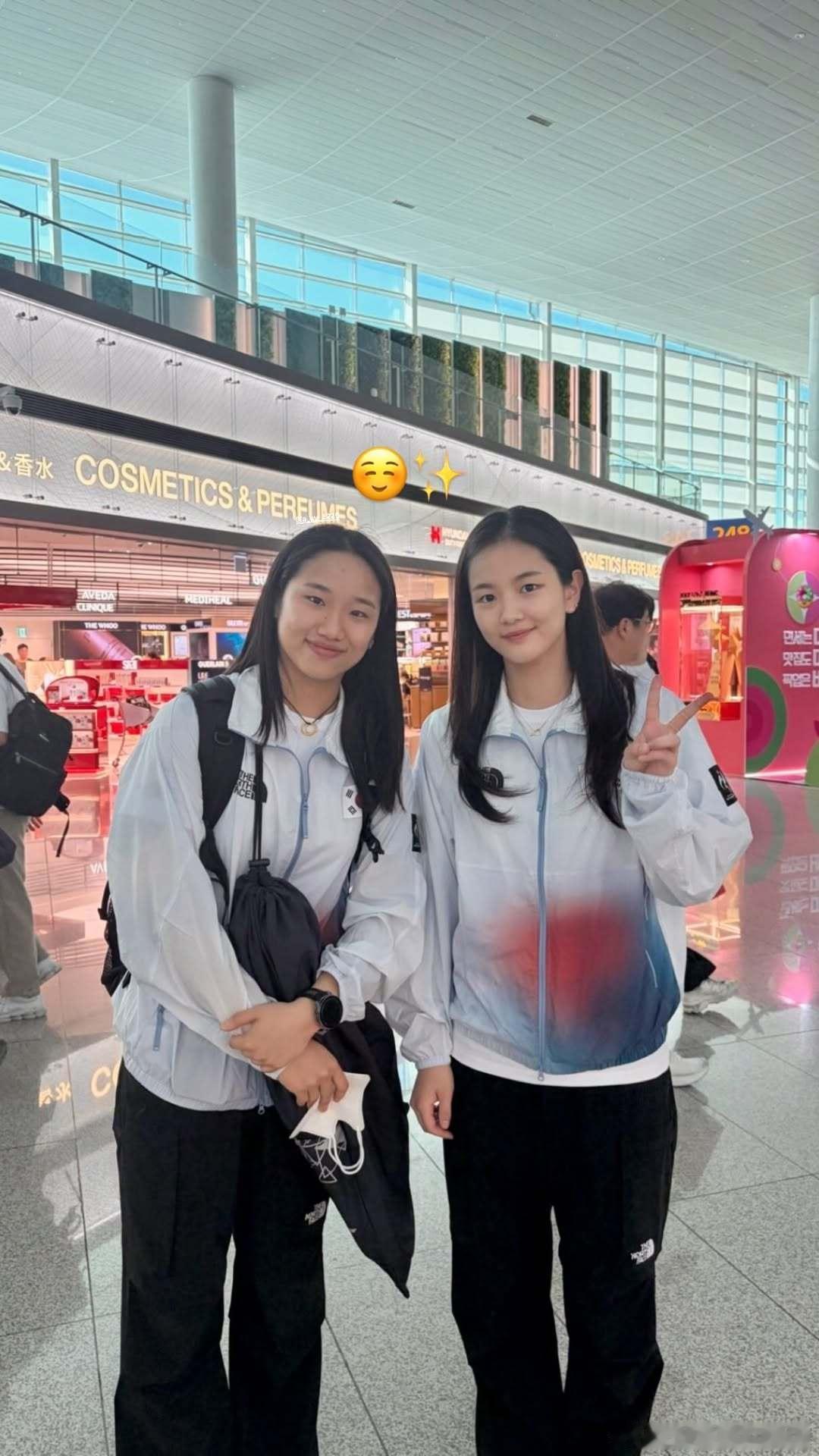 亚运会[超话] 🏓金娜英与🏸安洗莹在机场合照☺️✨ ​​​